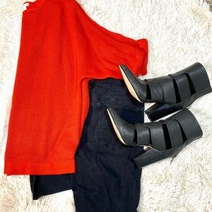 NWOT- Quarter sleeve sweater tunic